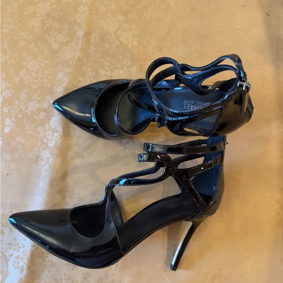 MICHAEL Michael Kors Black Patent Heels - Picture 2 of 3